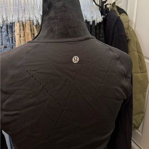 Lululemon athletic top